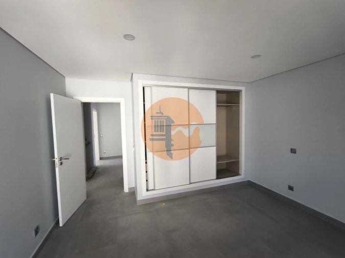 Moradia T5 para Venda em Castro Marim Foto 3