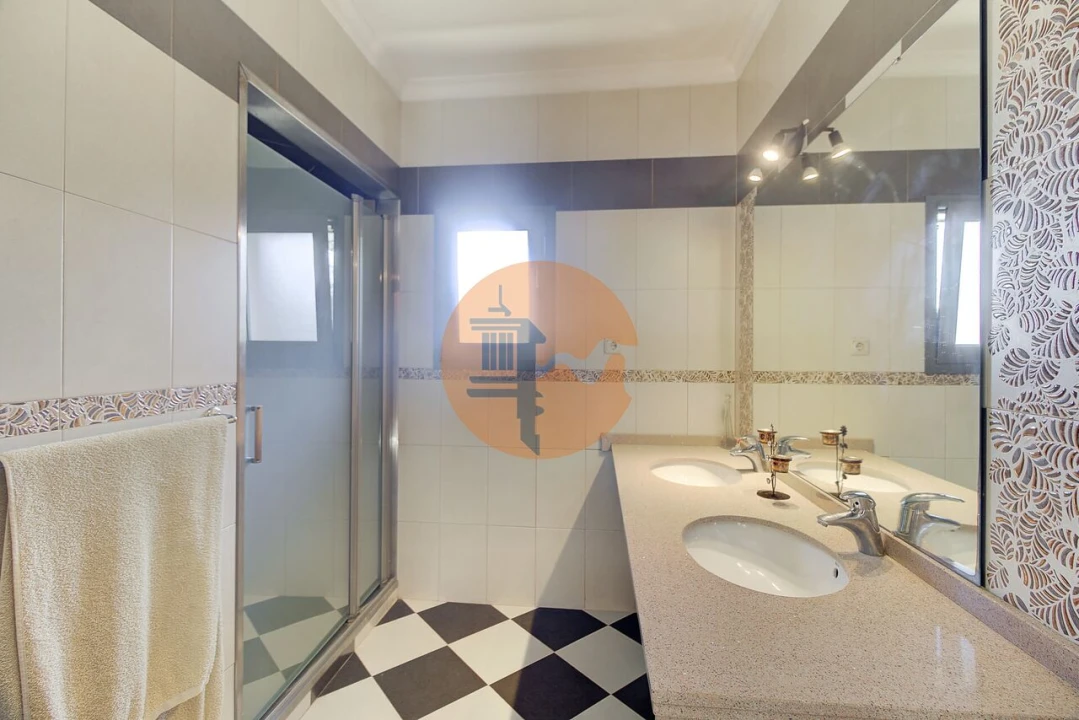 Moradia T4 para Venda em Altura Foto 16