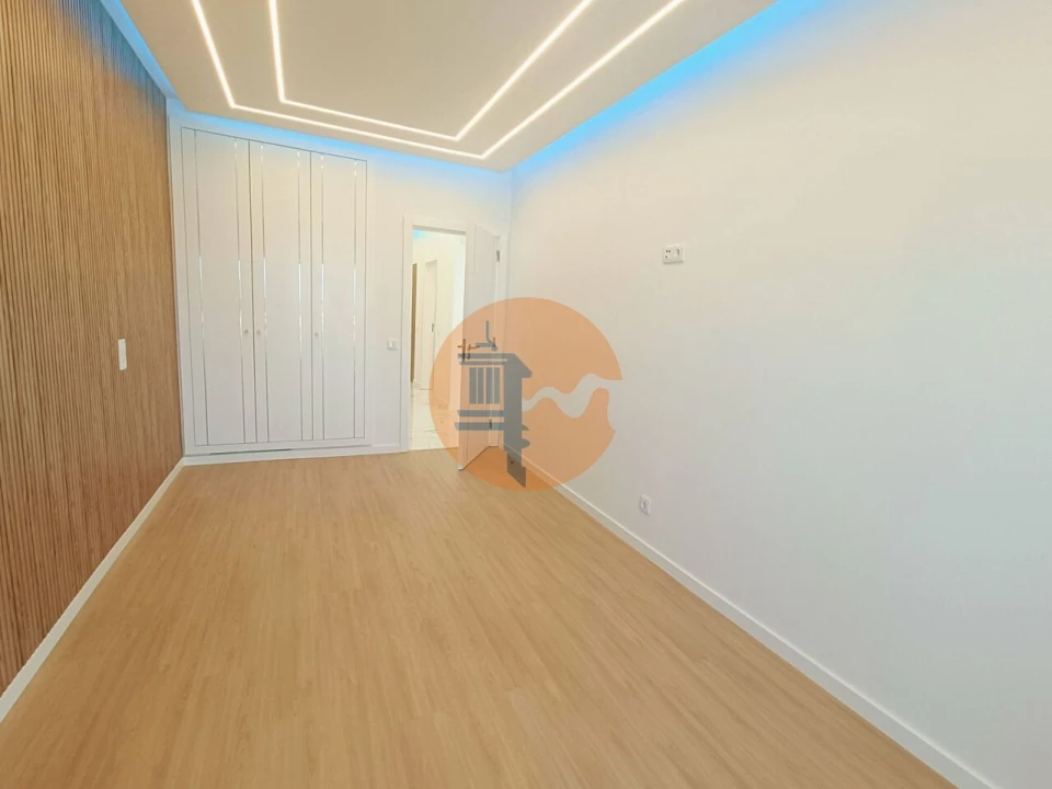 Apartamento T3 para Venda em Quarteira Foto 17