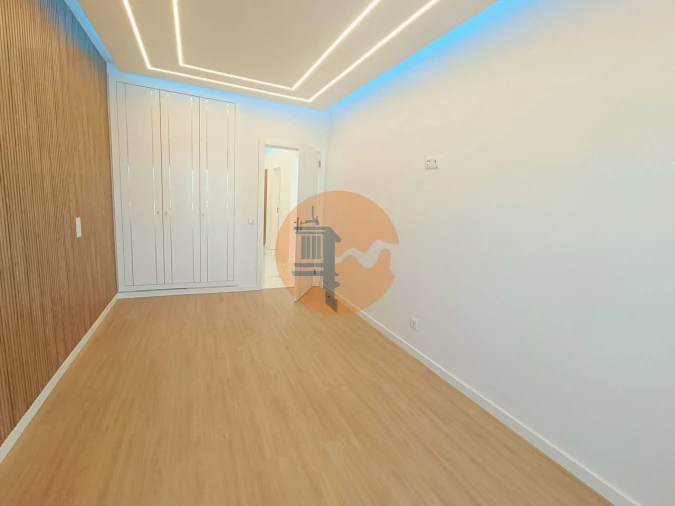Apartamento T3 para Venda em Quarteira Foto 17