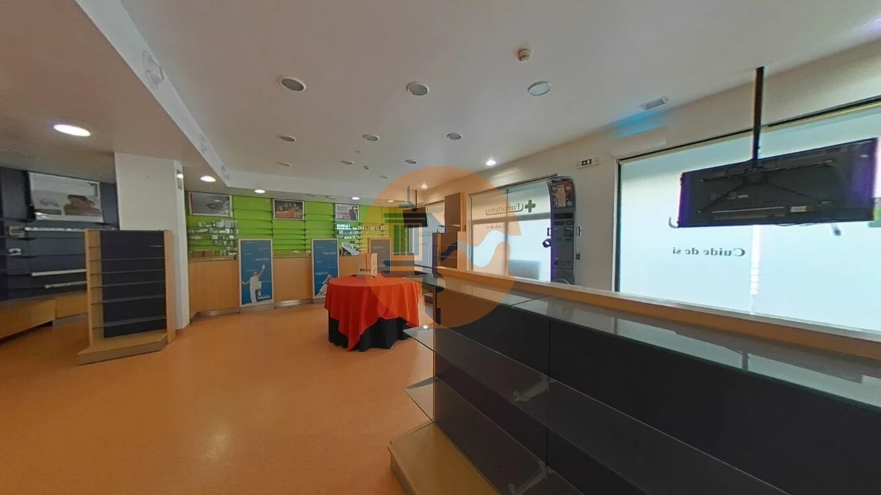 Loja para Venda em Olhão Foto 1