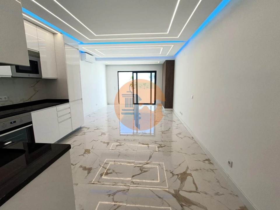 Apartamento T2 para Venda em Quarteira Foto 4