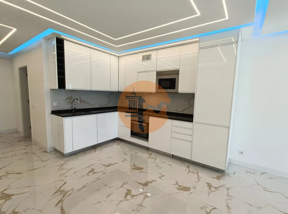 Apartamento T2 para Venda em Quarteira Foto 3
