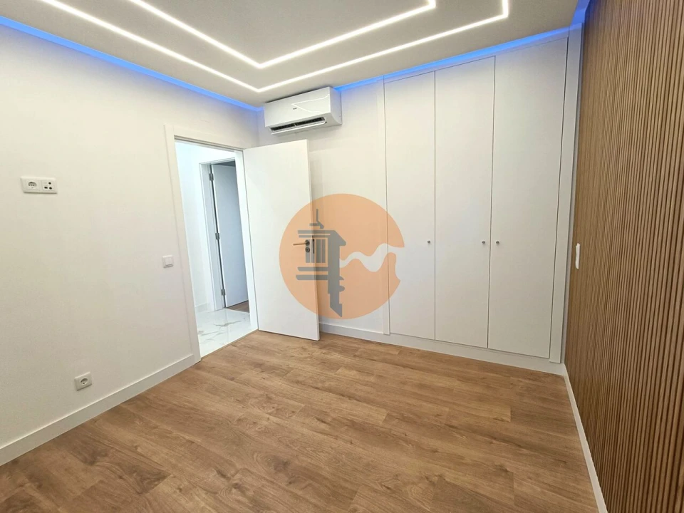 Apartamento T2 para Venda em Quarteira Foto 2