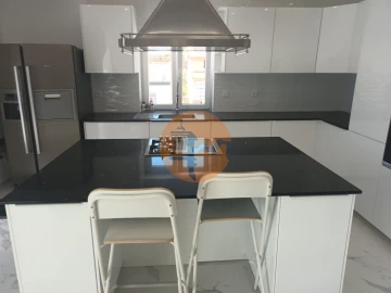 Moradia T5 para Venda em Portimão