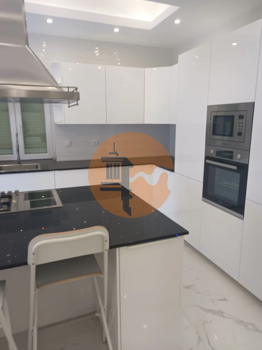 Moradia T5 para Venda em Portimão Foto 16
