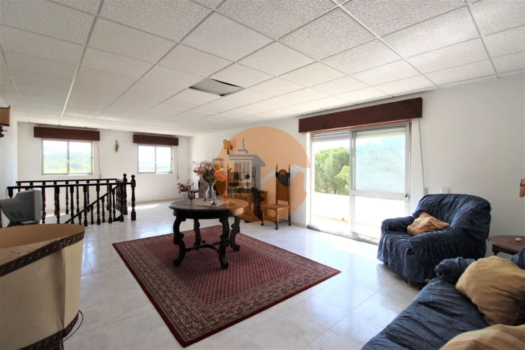 Moradia T2 para Venda em Santa Barbara de Nexe Foto 2