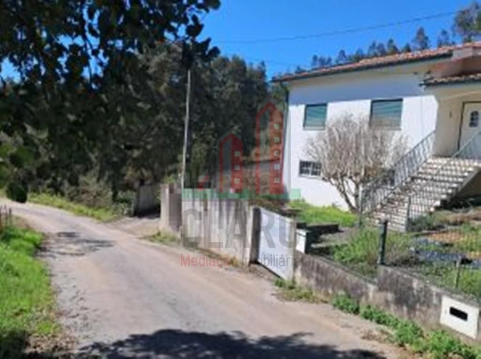 Moradia T3 para Venda em Serpins Foto 3