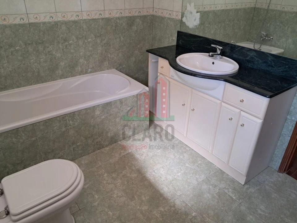 Moradia T3 para Venda em Serpins Foto 15