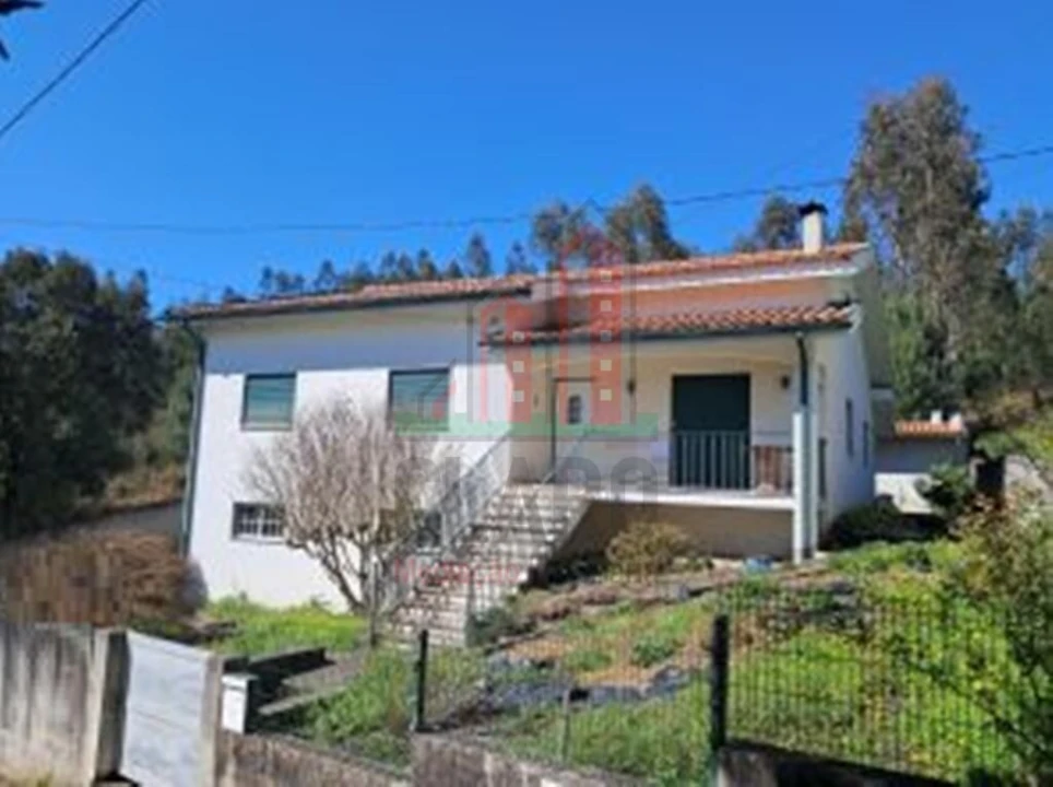 Moradia T3 para Venda em Serpins Foto 1