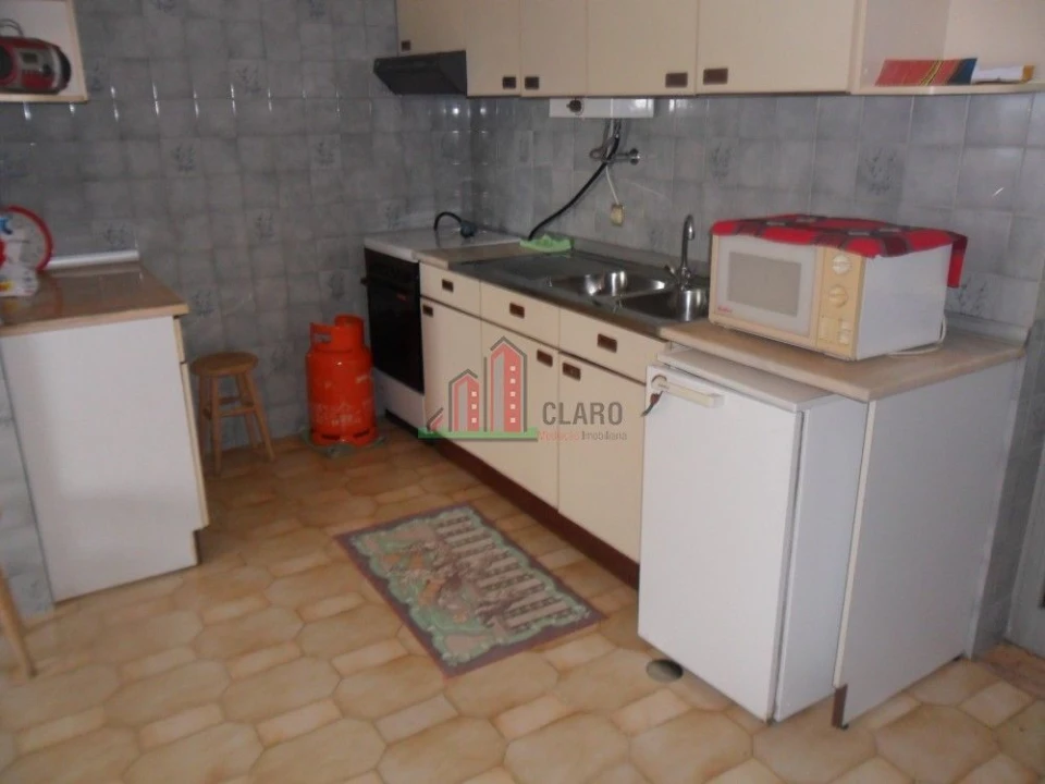 Moradia T5 para Venda em Santo Antonio dos Olivais Foto 2