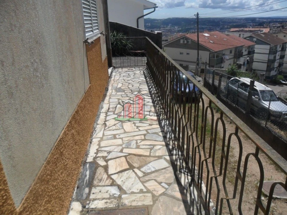 Moradia T5 para Venda em Santo Antonio dos Olivais Foto 8