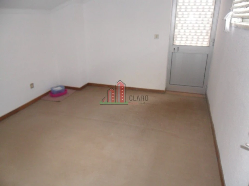 Moradia T5 para Venda em Santo Antonio dos Olivais Foto 10