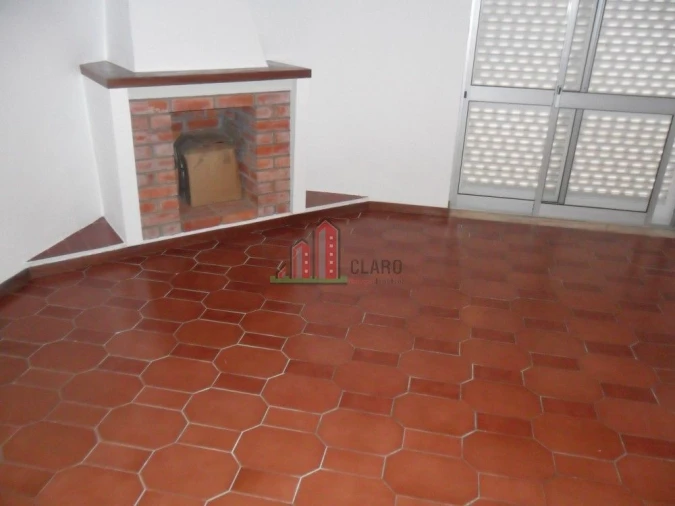 Moradia T5 para Venda em Santo Antonio dos Olivais Foto 3