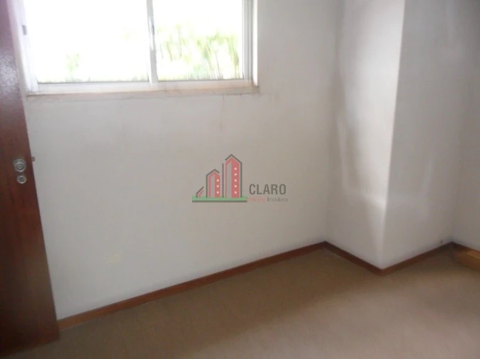 Moradia T5 para Venda em Santo Antonio dos Olivais Foto 9