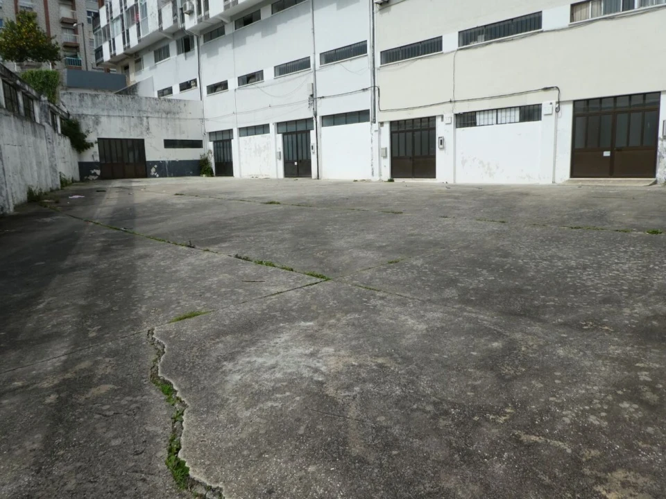 Garagem para Arrendamento em Eiras e São Paulo de Frades Foto 1