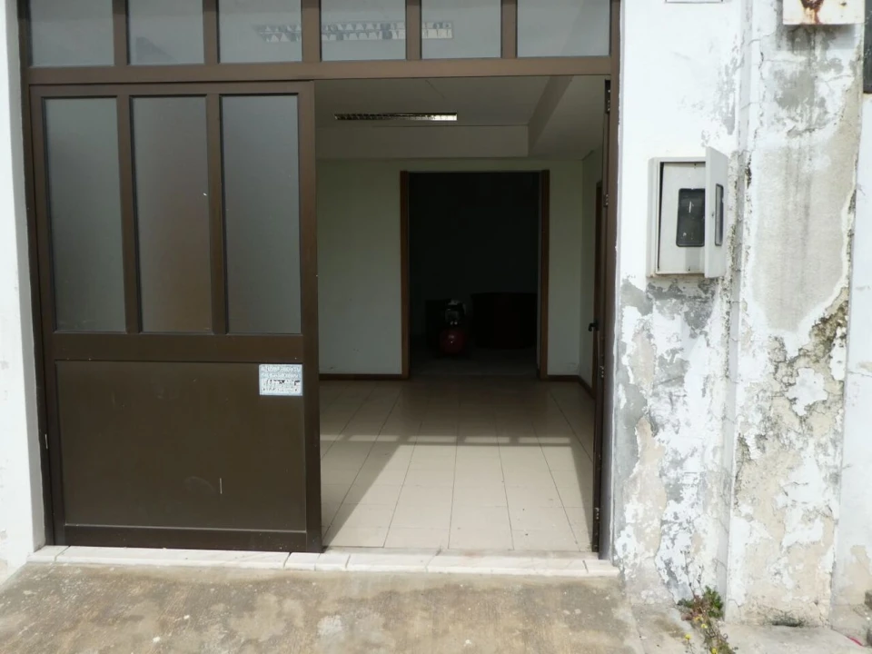 Garagem para Arrendamento em Eiras e São Paulo de Frades Foto 2