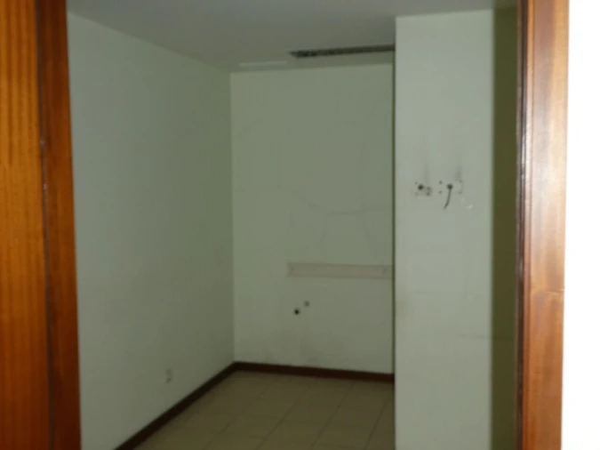 Garagem para Arrendamento em Eiras e São Paulo de Frades Foto 18