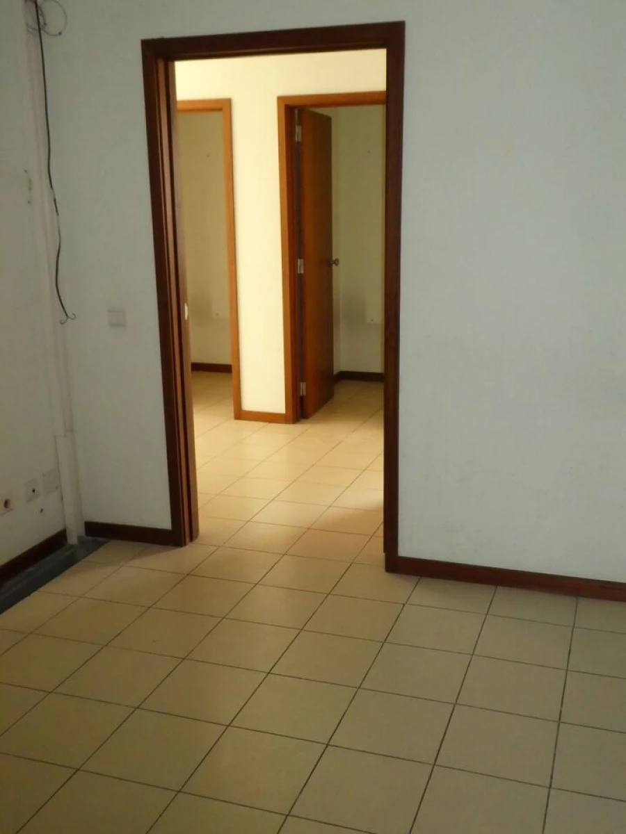 Garagem para Arrendamento em Eiras e São Paulo de Frades Foto 19