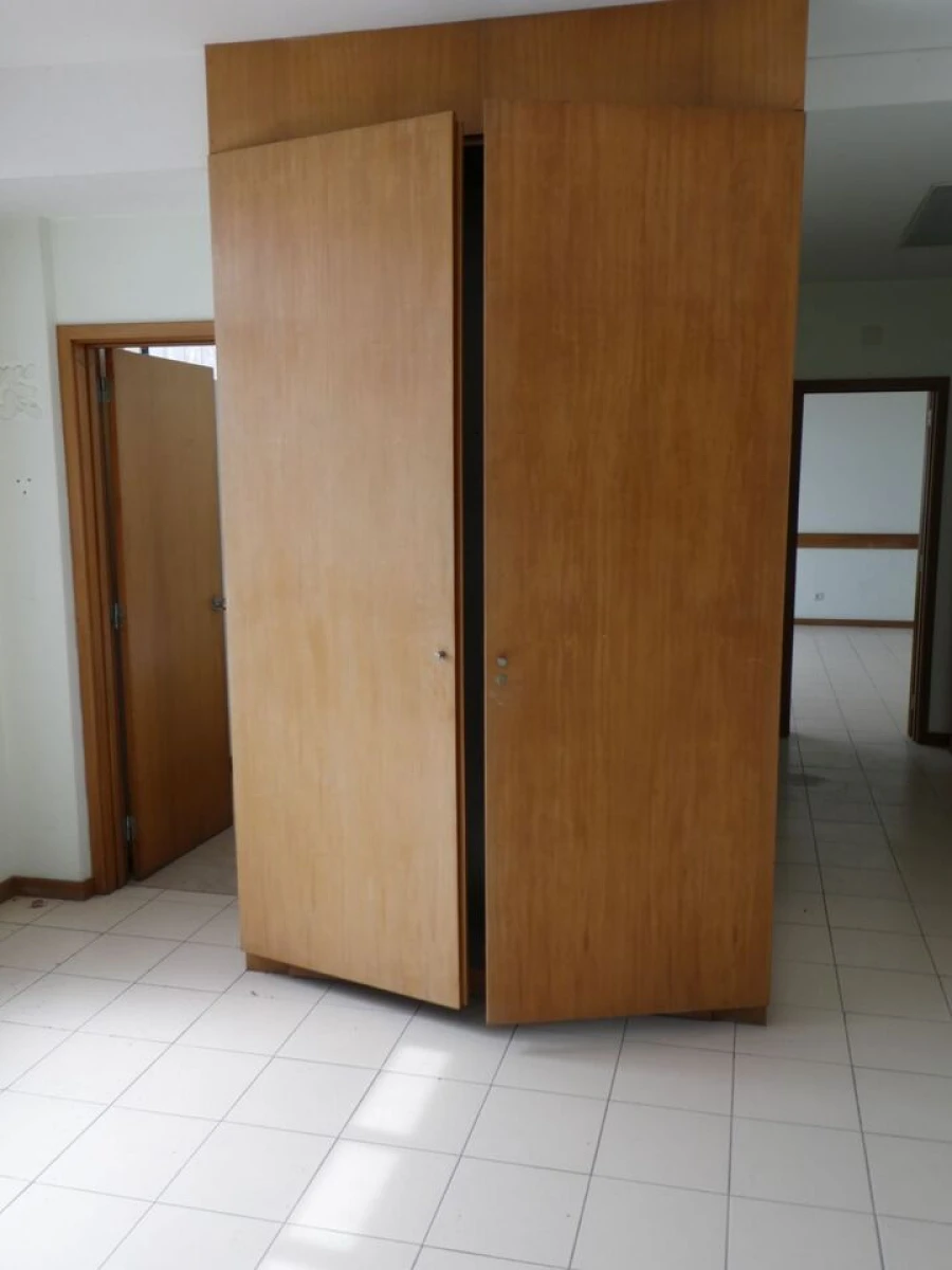 Garagem para Arrendamento em Eiras e São Paulo de Frades Foto 7