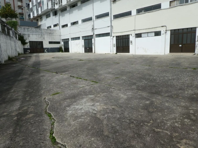 Garagem para Arrendamento em Eiras e São Paulo de Frades