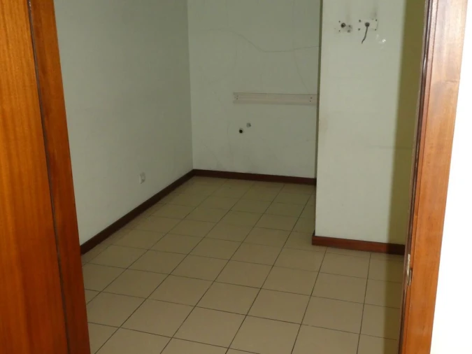 Garagem para Arrendamento em Eiras e São Paulo de Frades Foto 17