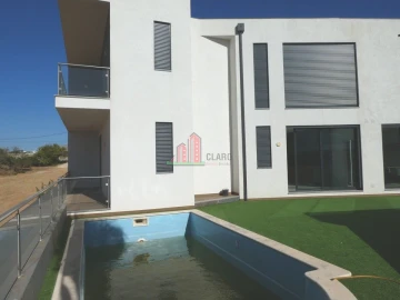 Moradia T4 para Venda em Albufeira e Olhos de Água