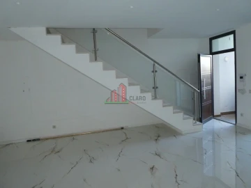 Moradia T4 para Venda em Albufeira e Olhos de Água