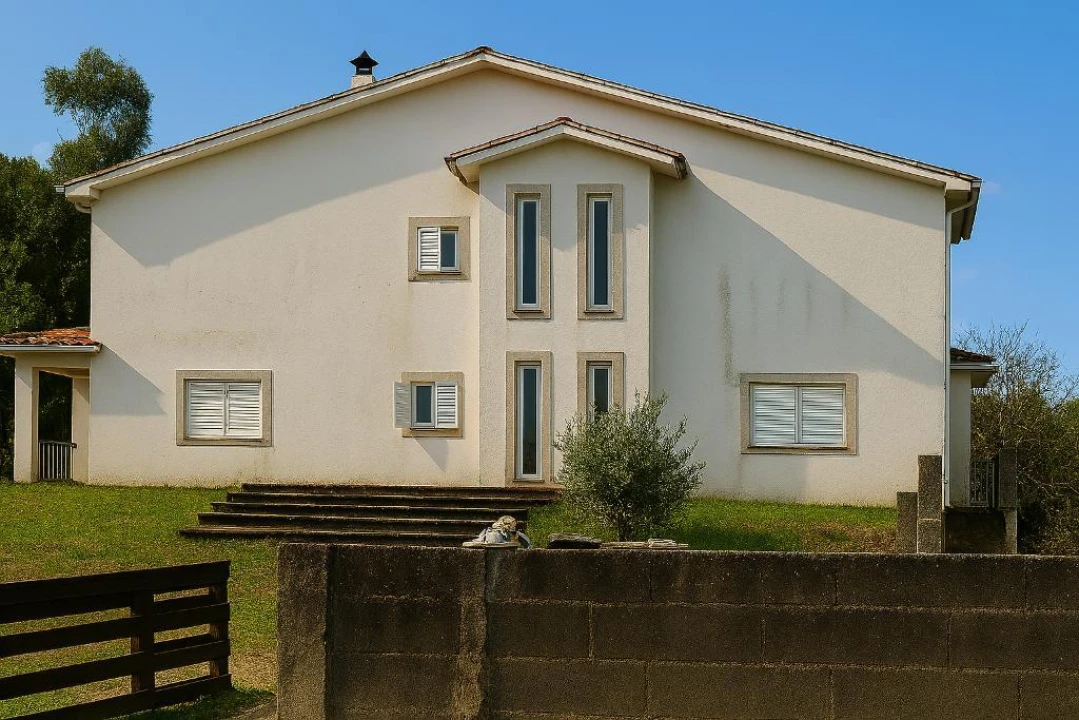 Moradia T4 para Venda em Castro Daire Foto 1