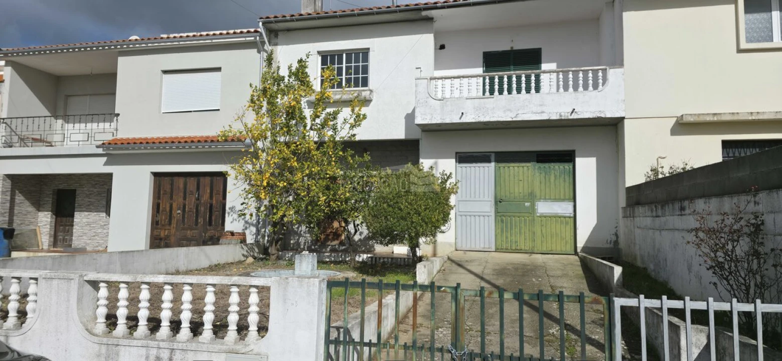 Moradia T4 para Venda em Alfandega da Fe Foto 1