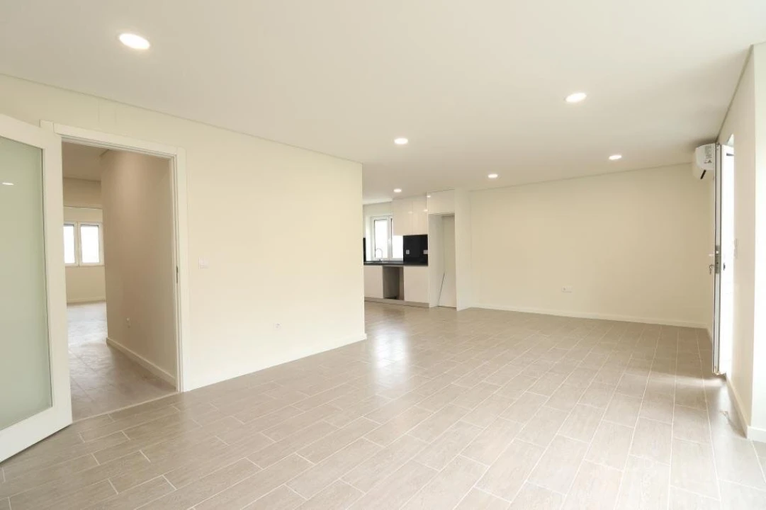 Apartamento T3 para Venda em Sé, Santa Maria e Meixedo Foto 14