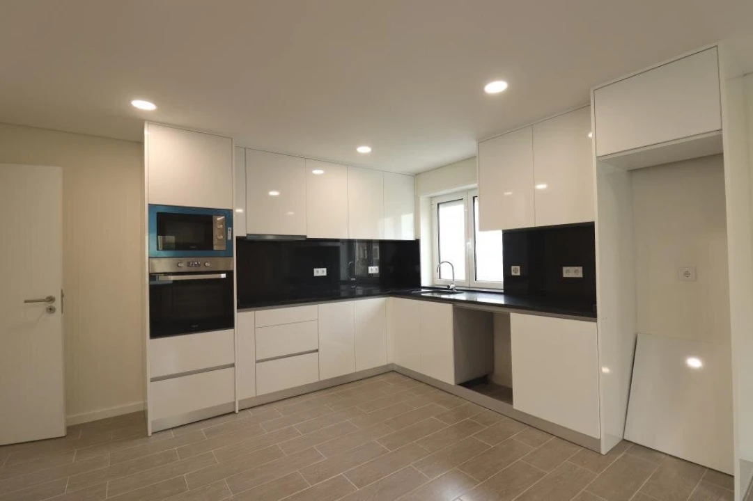 Apartamento T3 para Venda em Sé, Santa Maria e Meixedo Foto 3