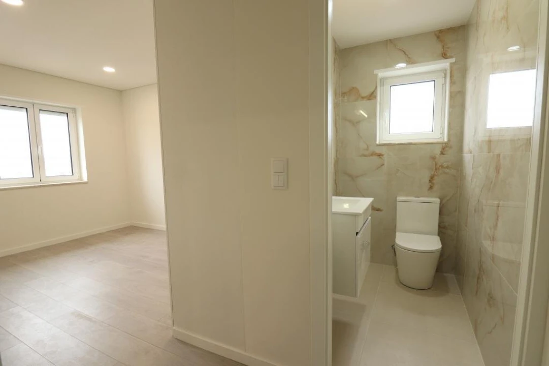 Apartamento T3 para Venda em Sé, Santa Maria e Meixedo Foto 8