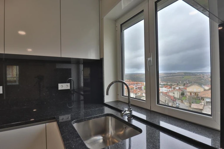 Apartamento T3 para Venda em Sé, Santa Maria e Meixedo