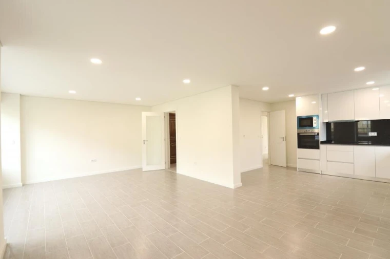 Apartamento T3 para Venda em Sé, Santa Maria e Meixedo Foto 2