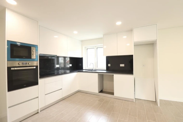 Apartamento T3 para Venda em Sé, Santa Maria e Meixedo Foto 5