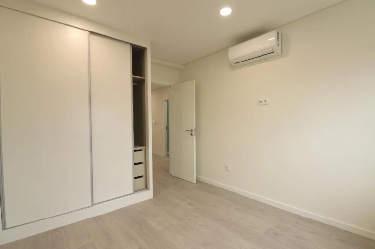 Apartamento T3 para Venda em Sé, Santa Maria e Meixedo Foto 10