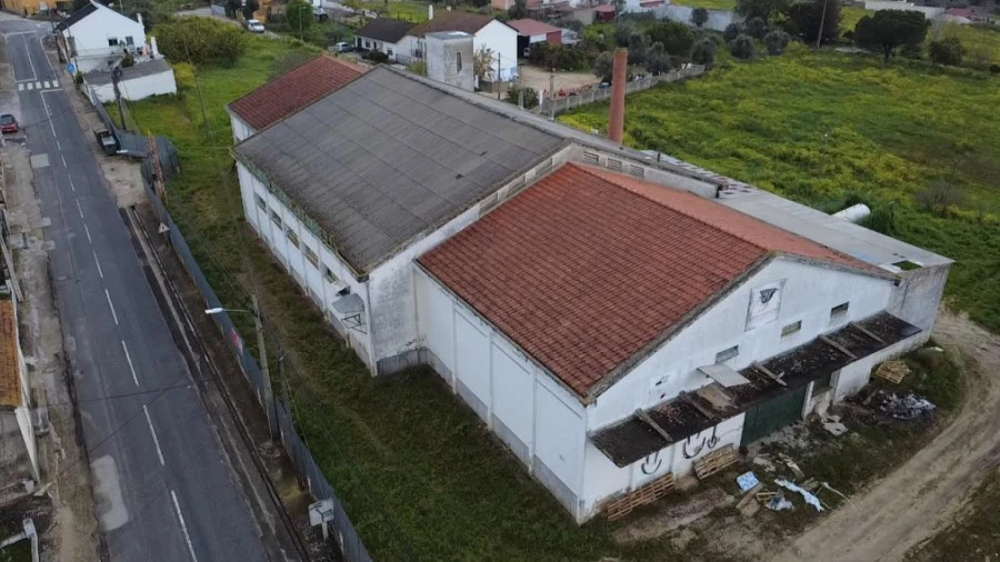 Armazém para Venda em Alcanhões