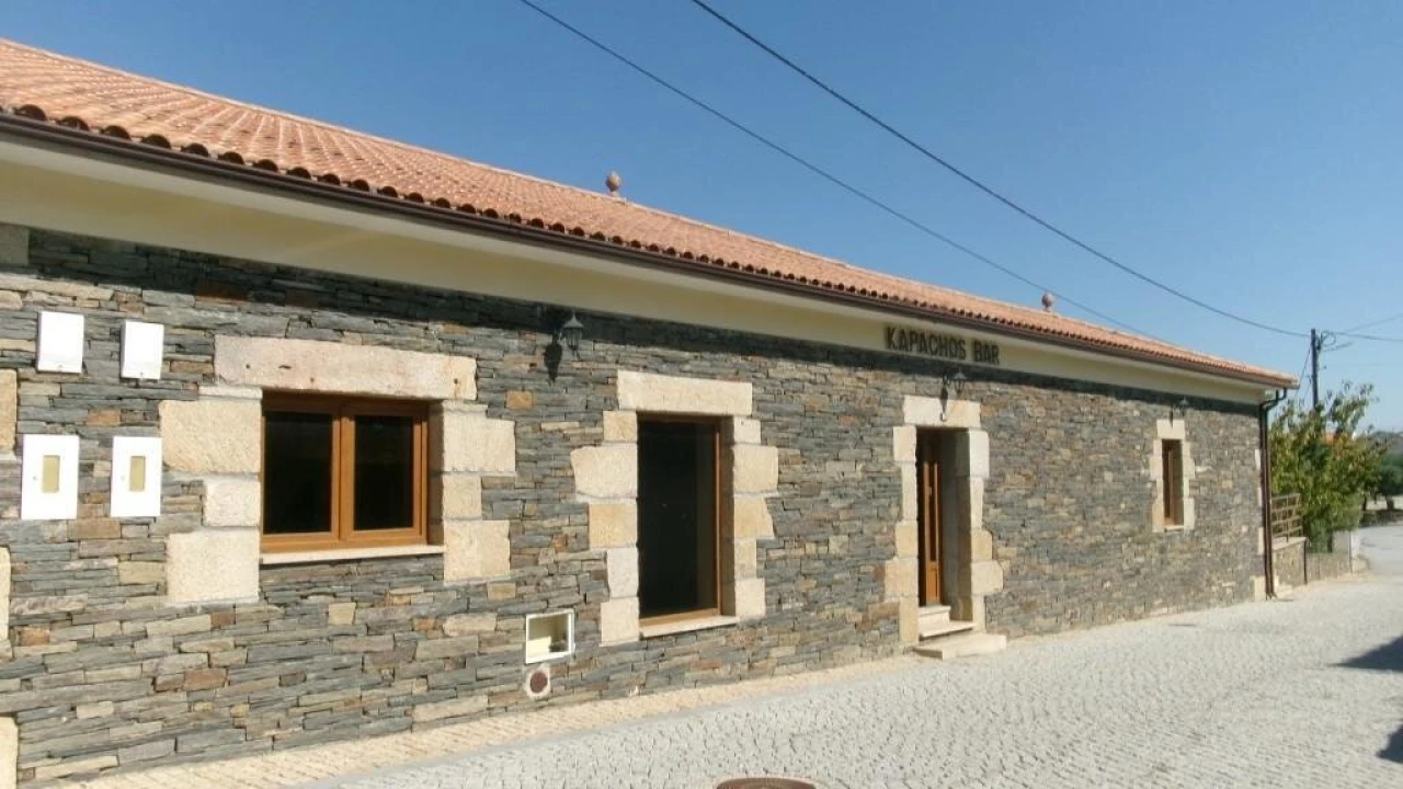 Prédio para Venda em Valongo dos Azeites Foto 1