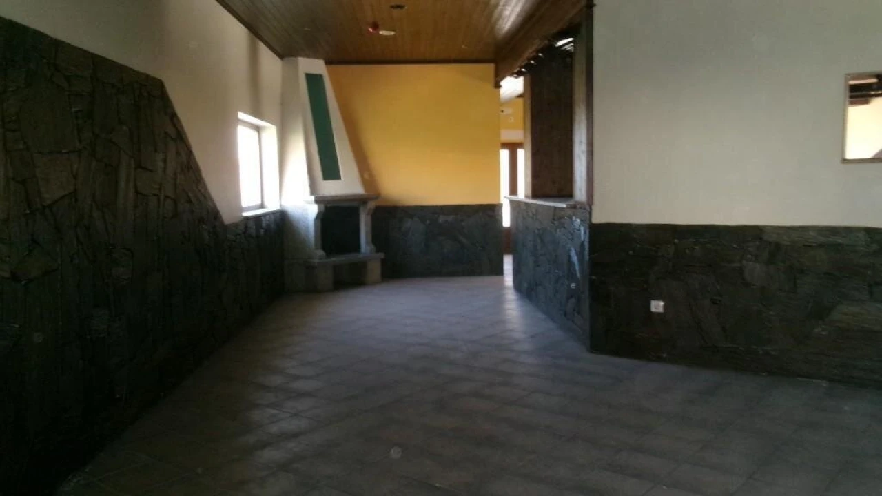 Prédio para Venda em Valongo dos Azeites Foto 7