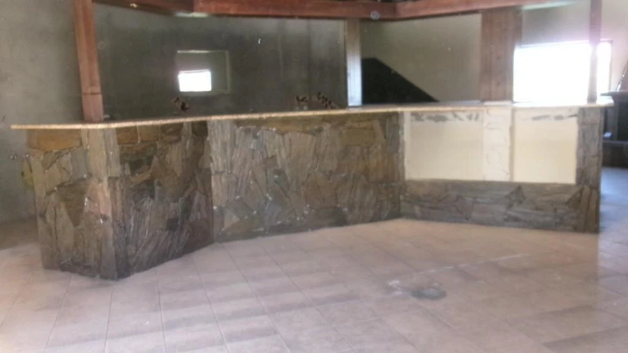 Prédio para Venda em Valongo dos Azeites Foto 2