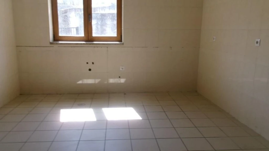 Prédio para Venda em Valongo dos Azeites Foto 12