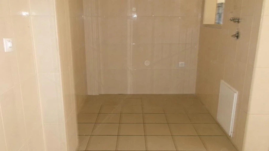 Prédio para Venda em Valongo dos Azeites Foto 13