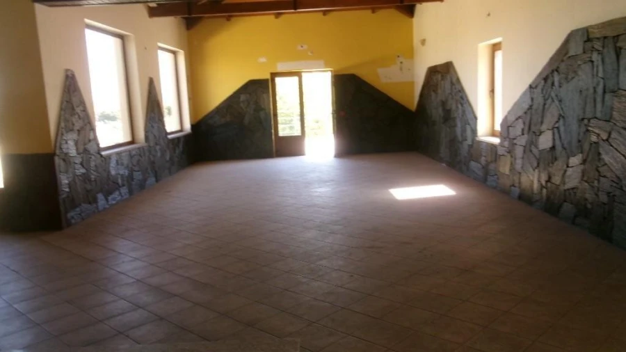 Prédio para Venda em Valongo dos Azeites Foto 3