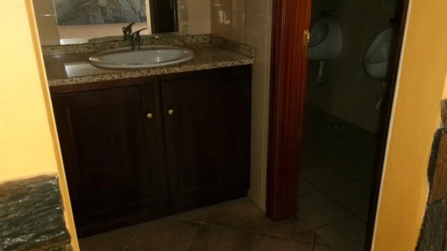 Prédio para Venda em Valongo dos Azeites Foto 8