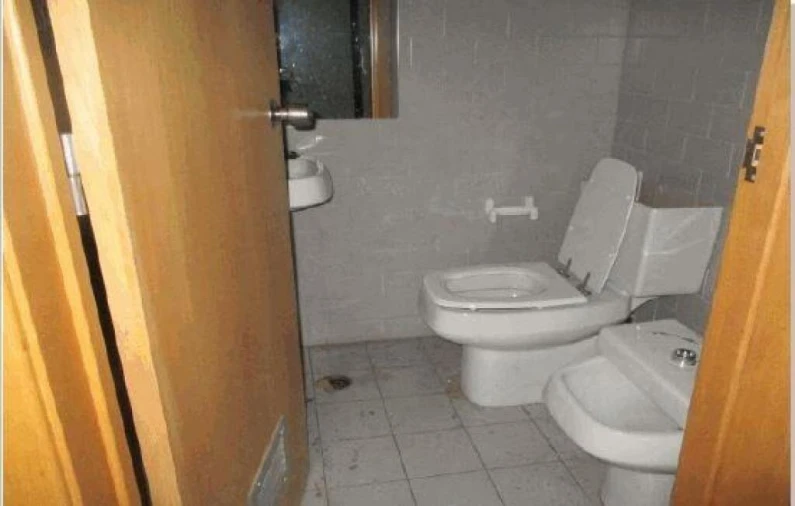 Loja para Venda em São Vicente da Beira Foto 5