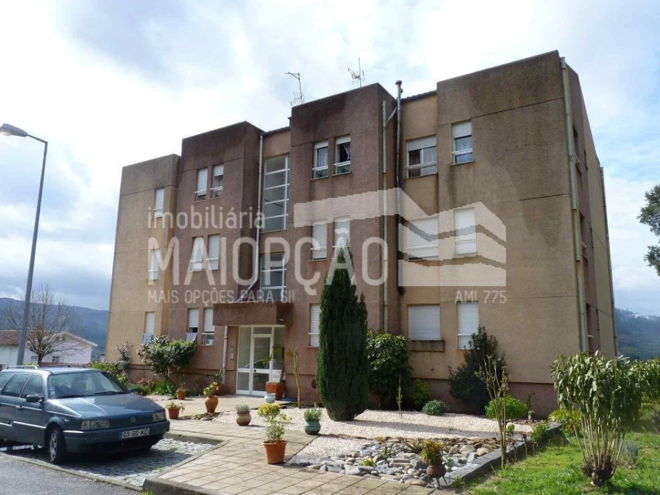 Garagem para Venda em Souselo Foto 1