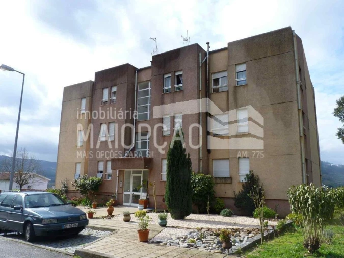 Garagem para Venda em Souselo Foto 1