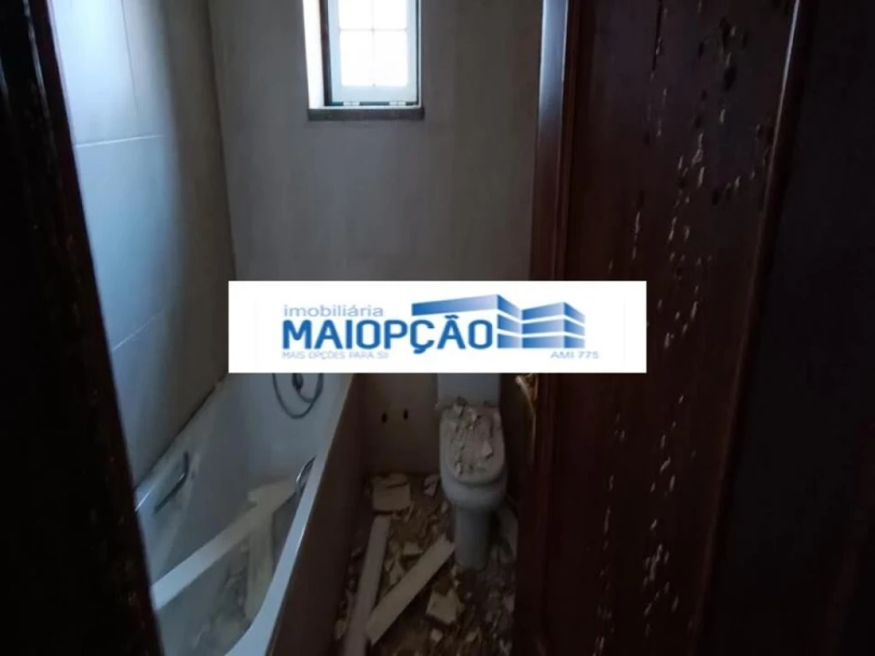 Prédio para Venda em Tortosendo Foto 10