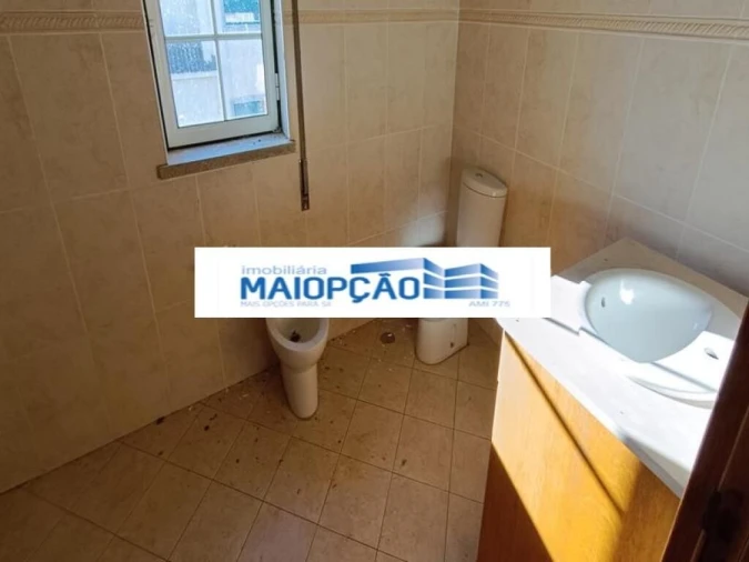 Prédio para Venda em Tortosendo Foto 3